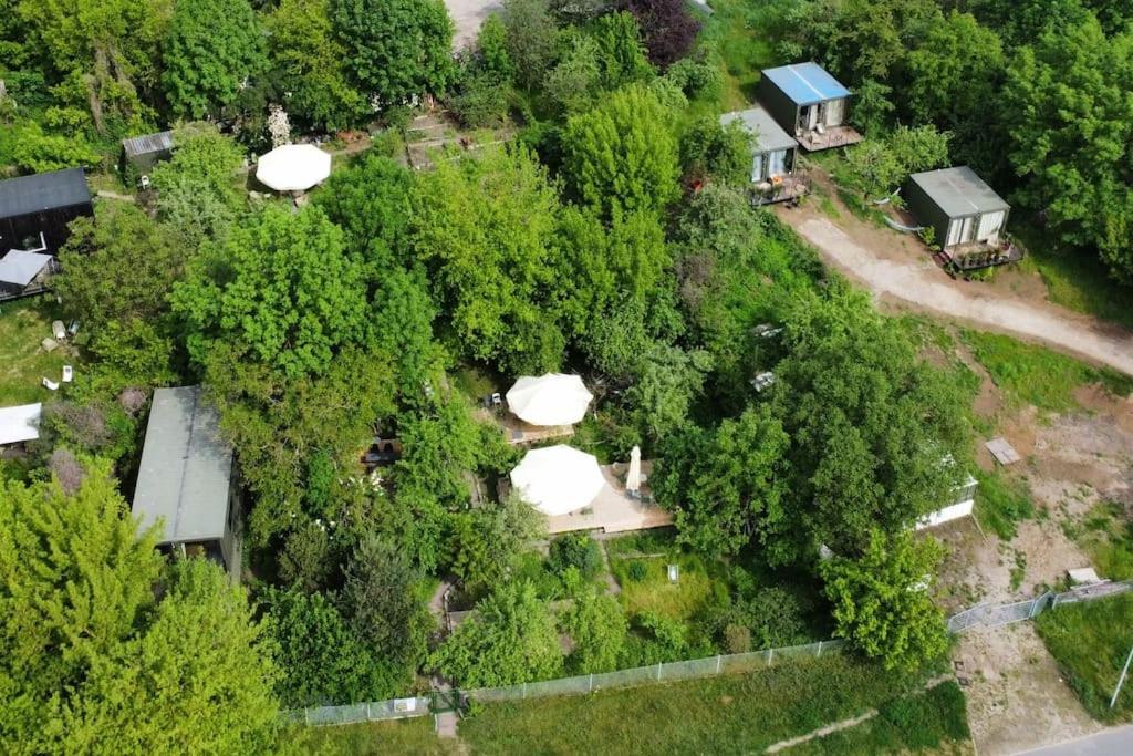 Riverfront Cabins In The Garden Poznaň Exteriér fotografie
